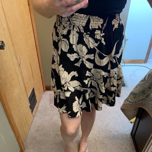 CAbi Isabel Asymmetrical Ruffle Tiered Y2K Skirt - Picture 3 of 10